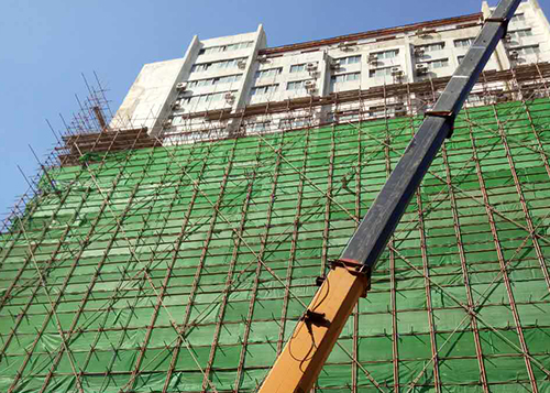 沈陽(yáng)市十三緯路綜合樓外墻腳手架工程施工中